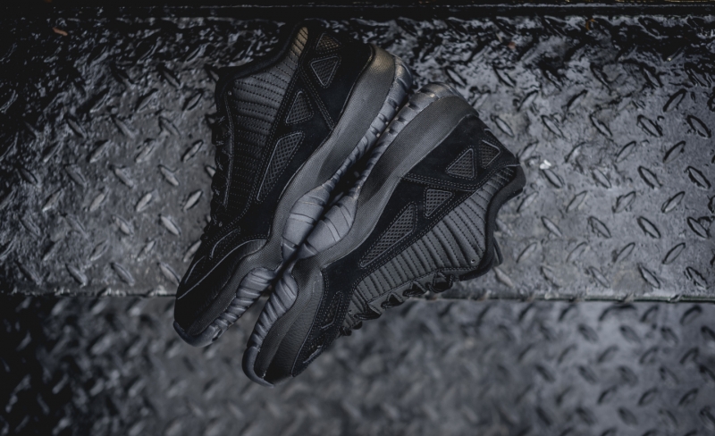 Air Jordan 11 Low IE Referee