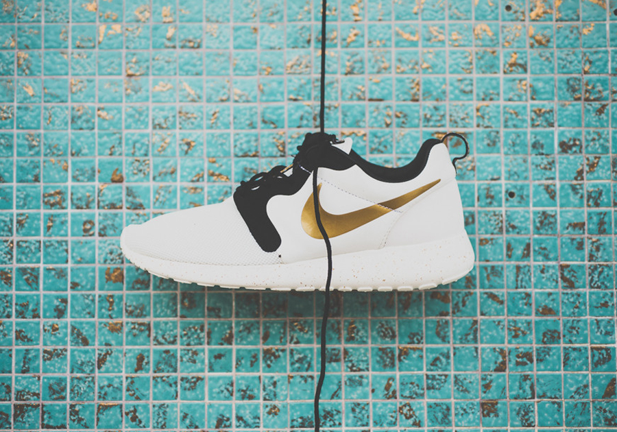 Nike Roshe Run HYP Gold Hypervenom