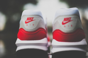 sport-red-nike-lunar-max-1-03-570x379