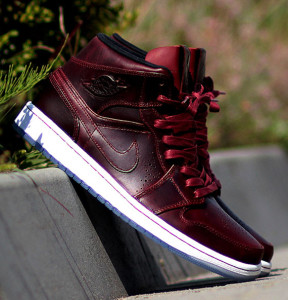 air-jordan-1-mid-nouveau-team-red-1