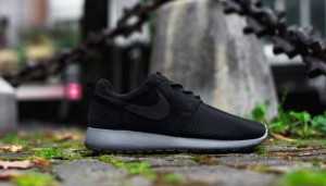 nike-roshe-run-winter-black-cool-grey-700x400