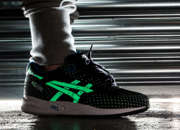 ASICS-Gel-Saga-Glow-in-the-Dark-Black-Blue-4