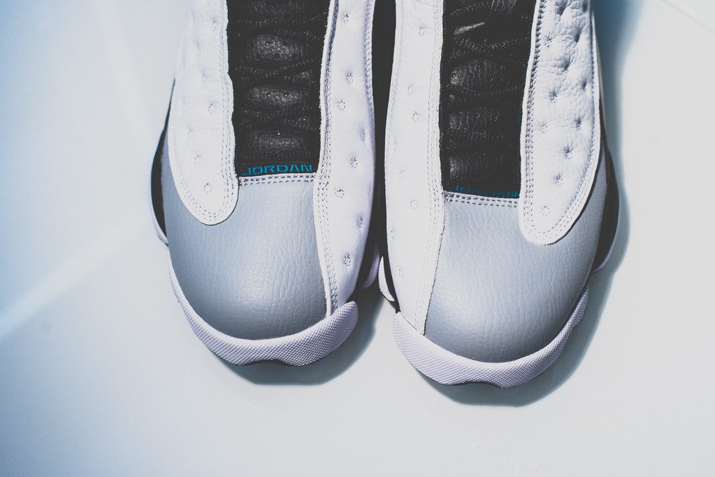air-jordan-13-retro-white-tropical-teal-hologram-5