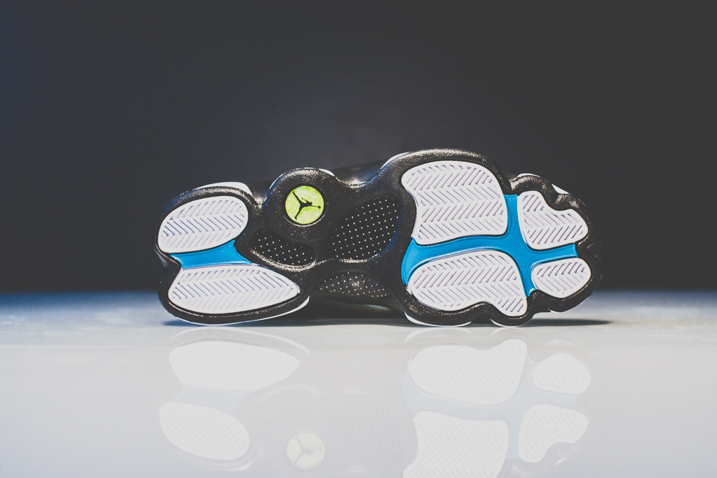 air-jordan-13-retro-white-tropical-teal-hologram-7