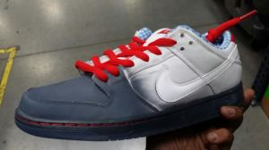 nike-sb-dunk-alice-in-wonder-land