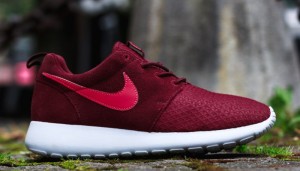 nike-wmns-roshe-run-winter-action-red-700x400