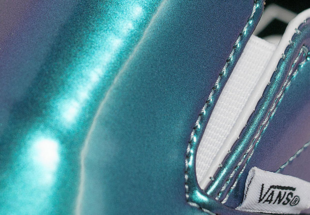 vans-slip-on-iridescent-patent-leather-3
