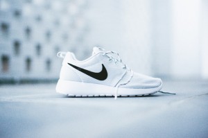 NIKE-ROSHE-RUN-WMNS-PURE-PLATINUM-7