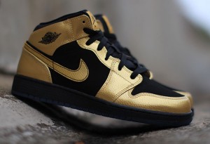 air-jordan-1-mid-gs-metallic-gold-coin