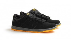nike-sb-dunk-low-university-gold-700x400