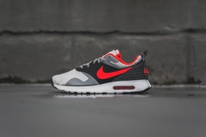 Nike-Air-Max-Tavas-Bright-Crimson-681x454