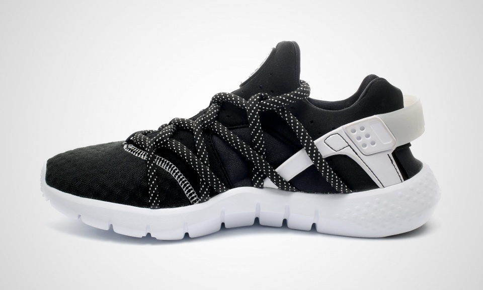 nike-air-huarache-nm-black-white-1